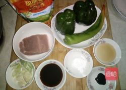 菜椒炒肉丝的做法图解1