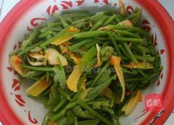 清炒南瓜苗的做法图解2