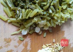 酸菜炒大肠的做法图解2