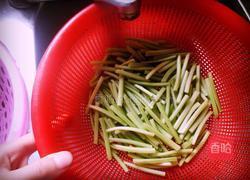 素炒红薯梗子的做法图解2