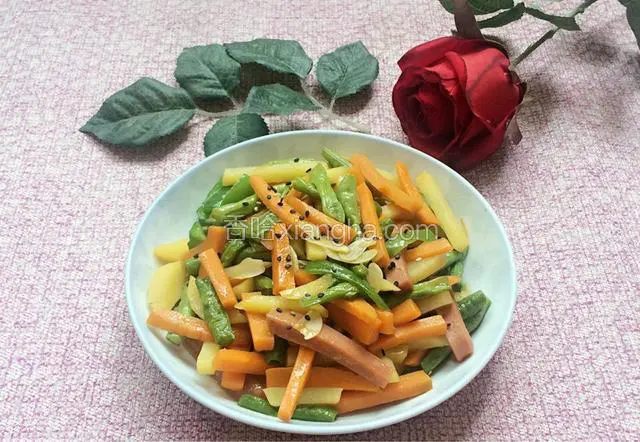 炒三条（土豆，豆角，胡萝卜）