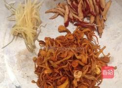 虫草花蒸大盘鸡的做法图解2