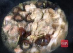 鸡肉炒蘑菇的做法图解2