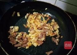 辣白菜培根芝士焗饭的做法图解3