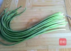 蒜苔炒肉的做法图解1
