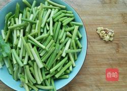 蒜苔炒肉丝的做法图解1