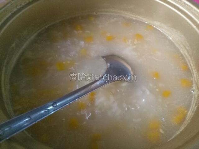 继续熬制，明显看到米汤很稠了，大约熬了有几十分钟吧。