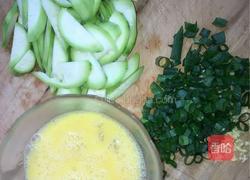 丝瓜炒鸡蛋的做法图解2