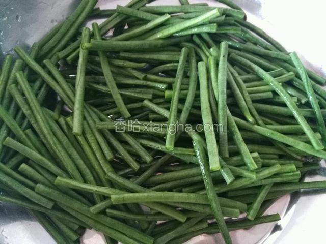 豇豆洗净切大段