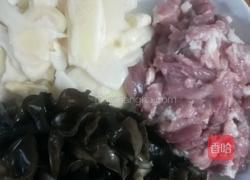 木耳鲜姜炒肉片的做法图解3