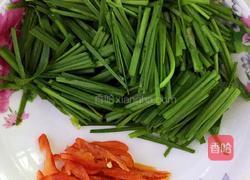 绿豆芽炒韭菜的做法图解2