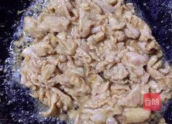 胡萝卜木耳炒肉的做法图解3