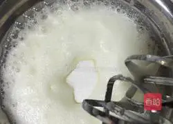 Illustration of how to make meat floss cake rolls 6