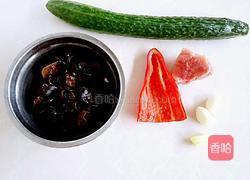 黄瓜木耳炒肉片的做法图解1