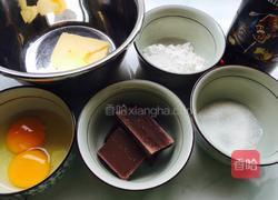 巧克力熔岩蛋糕 (小纸杯四个)的做法图解1
