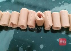 火腿肠裹猪肉的做法图解1