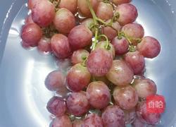 巧洗葡萄的做法图解1