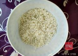 香菇胡萝卜蒸糯米饭的做法图解1