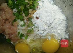 鸡肉面条爱心饼的做法图解2