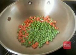豌豆炒香肠的做法图解8