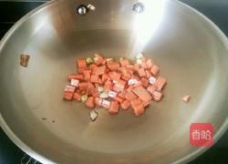 豌豆炒香肠的做法图解7