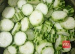 肉抹炒丝瓜的做法图解1