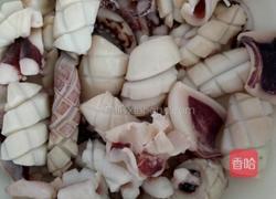 快手鱿鱼炒韭菜的做法图解3