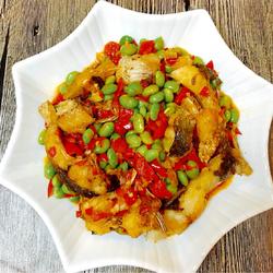 鱼块炒毛豆的做法[图]