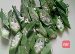 秋葵炒鸡蛋的做法图解1