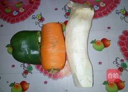 胡萝卜炒杏鲍菇的做法图解1