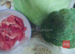 圆白菜肉丝炒面的做法图解1