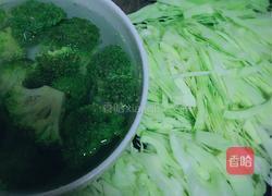 圆白菜肉丝炒面的做法图解2