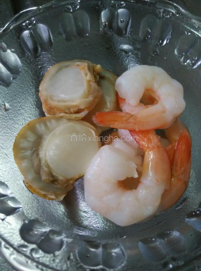 扇貝，蝦仁洗乾淨