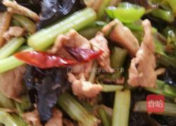 肉片炒芹菜木耳的做法图解4