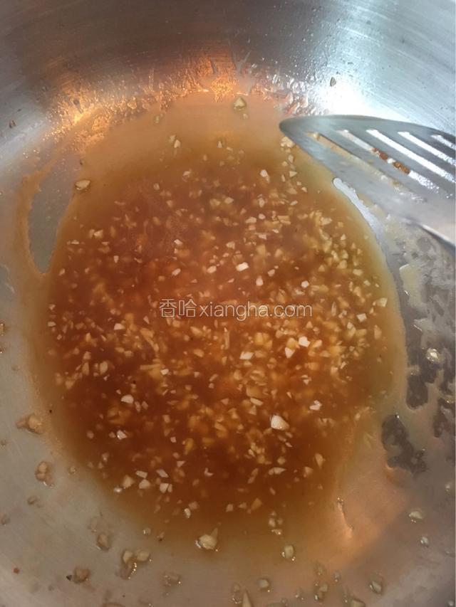 最后用水淀粉勾芡，起锅。