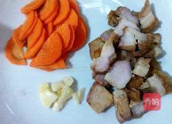 烧肉炒西兰花的做法图解2