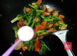烧肉炒西兰花的做法图解6