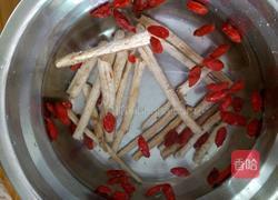 沙参枸杞鸡汤的做法图解1