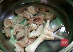 沙参枸杞鸡汤的做法图解2