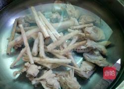 沙参枸杞鸡汤的做法图解4