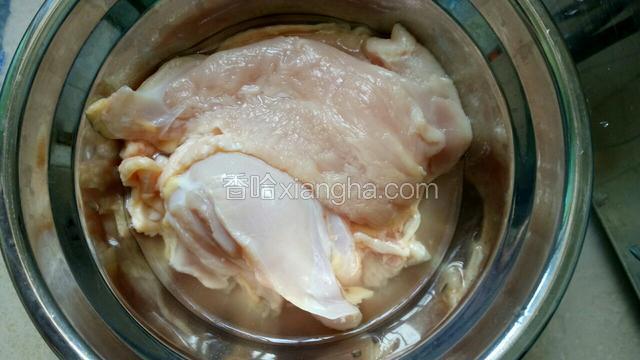 鸡胸肉洗净切小块