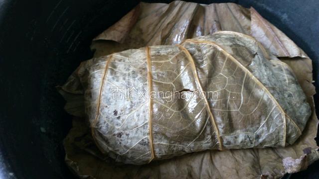 包好放入锅里，压力锅煮