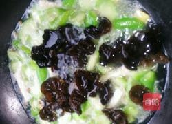木耳丝瓜虾饺汤的做法图解6