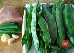 猪耳朵豆角炒肉丝的做法图解1