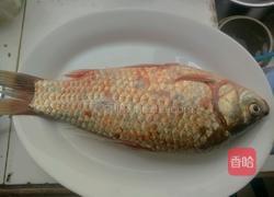 酱香鲫鱼的做法图解1