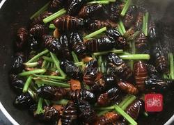 炒蚕蛹的做法图解5