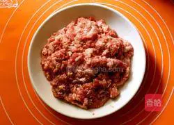 Illustration of how to make mutton and radish stuffed buns 3