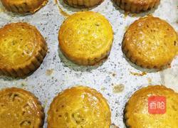 豆沙蛋黄月饼的做法图解11