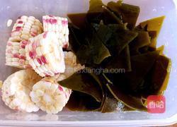 排骨炖玉米海带汤的做法图解2
