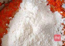 胡萝卜鸡蛋饼卷火腿肠的做法图解3